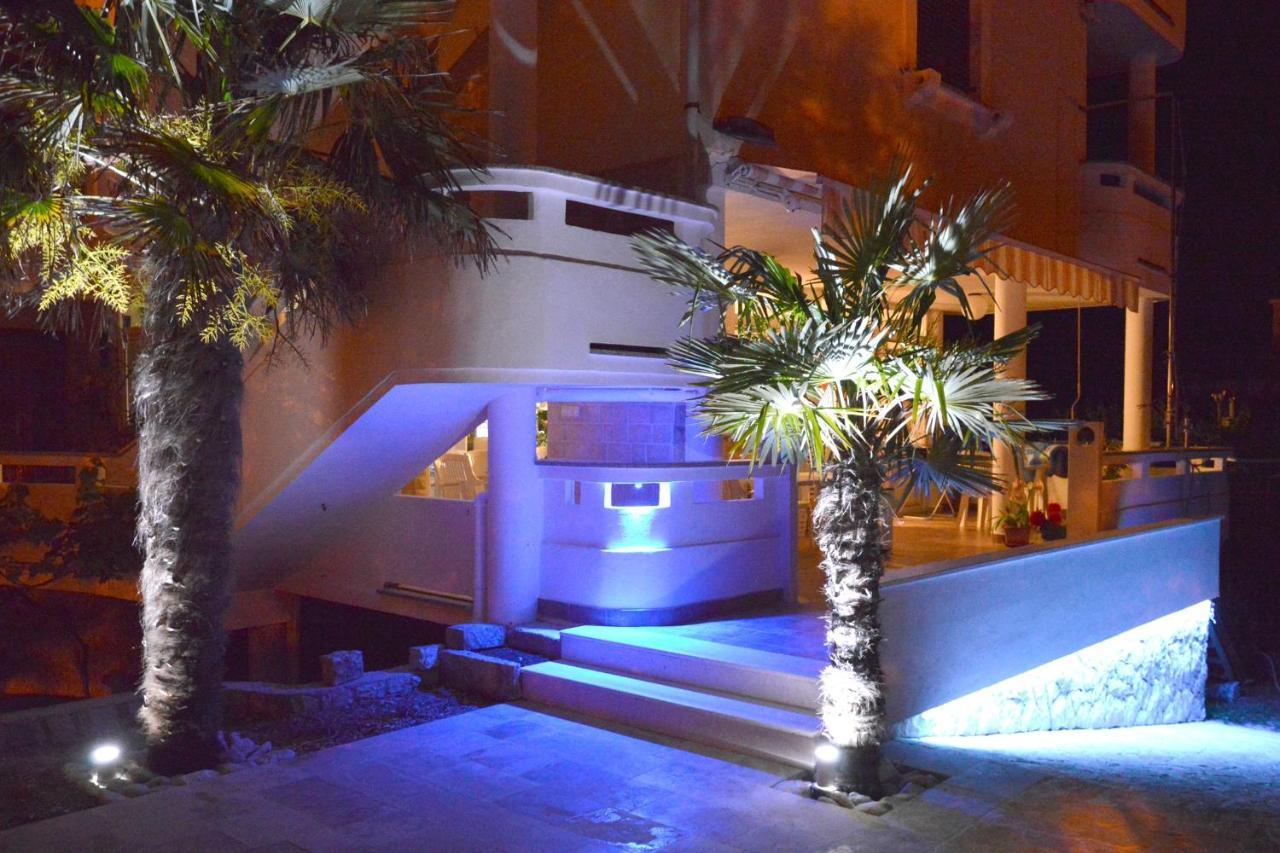 Apartments And Rooms By The Sea Jakisnica, Pag - 4160 伦 外观 照片