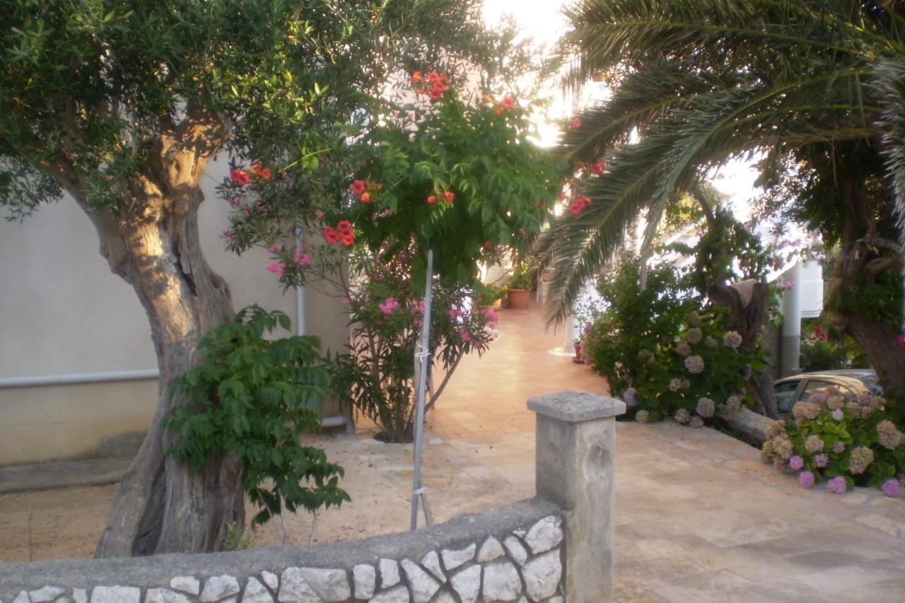 Apartments And Rooms By The Sea Jakisnica, Pag - 4160 伦 外观 照片
