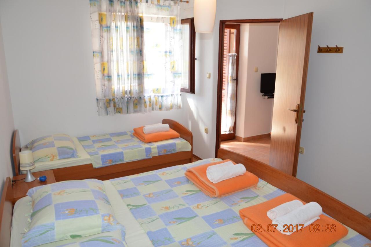 Apartments And Rooms By The Sea Jakisnica, Pag - 4160 伦 外观 照片